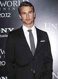 Theo James Looking Gorgeous At ...
